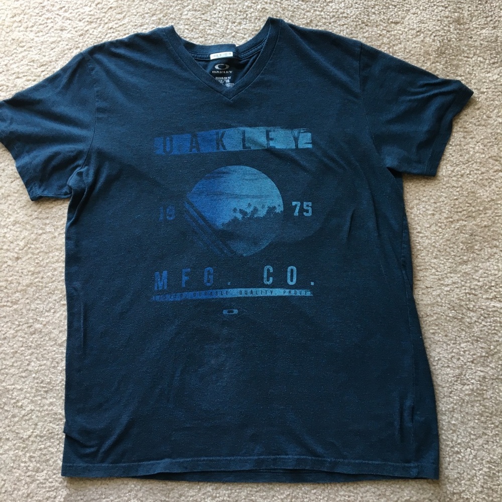 Oakley V-neck t-shirt XL